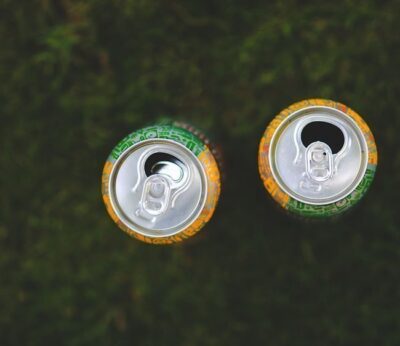 Cómo evitar que las burbujas salgan disparadas del refresco