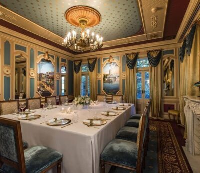 ¿Cuánto cuesta vivir una experiencia privada en un restaurante de lujo en Disneyland?