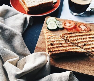 ¿Qué tenemos que hacer si se quema el pan tostado?