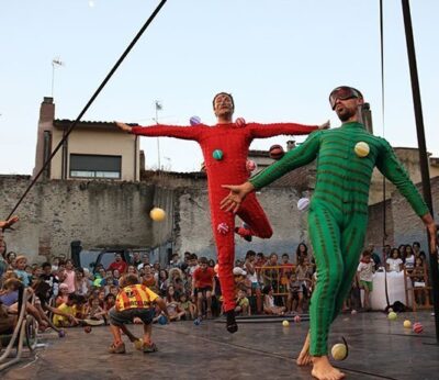 Circo contemporáneo para celebrar el 3º aniversario de Palo Alto Market