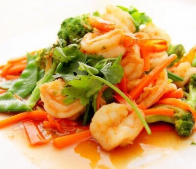 Salteado de gambas con verduras al estilo Thai