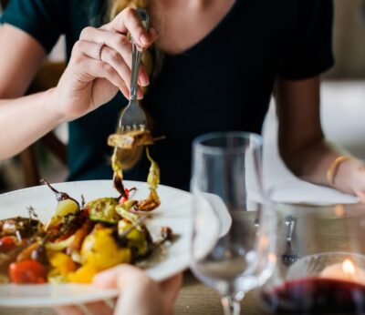 Viaja y descubre la gastronomía local en casas de particulares