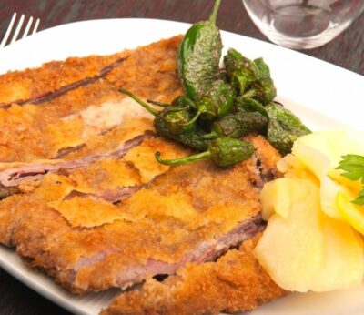 ¿Quieres probar el tercer mejor cachopo de España? Está en Madrid