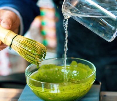 ¿Cuáles son los beneficios del té Matcha? Todo lo que debes saber sobre esta bebida milenaria