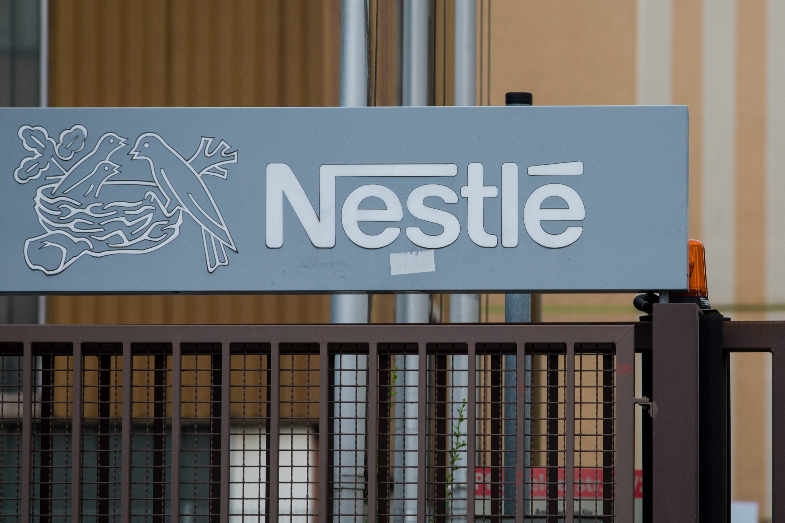 Economía/Empresas.- Nestlé ganó un 45% menos en 2022, hasta 9.377 millones