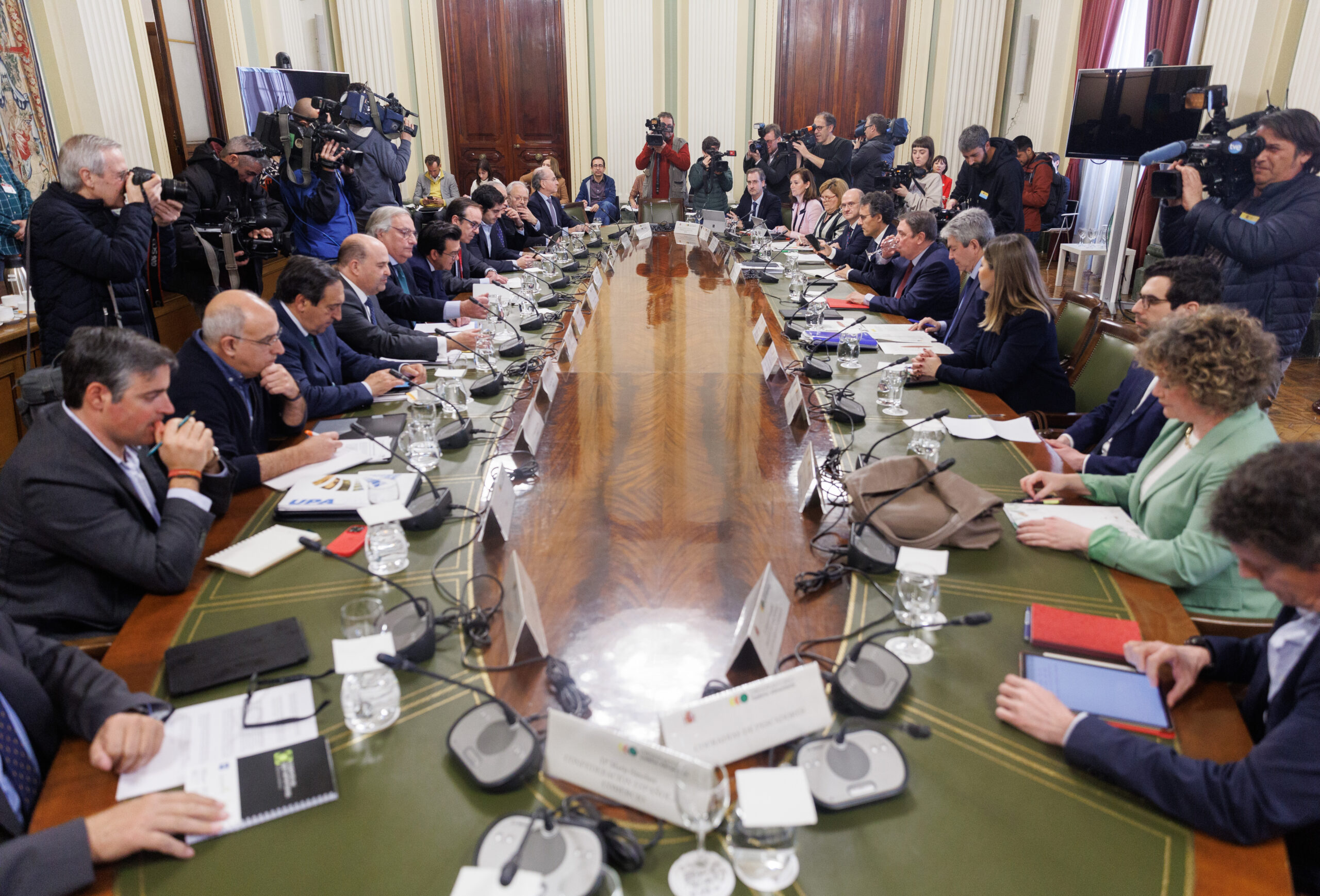 Economía.- Planas cree que la inflación de alimentos ha tocado techo y pide a la cadena que refleje la bajada de precios