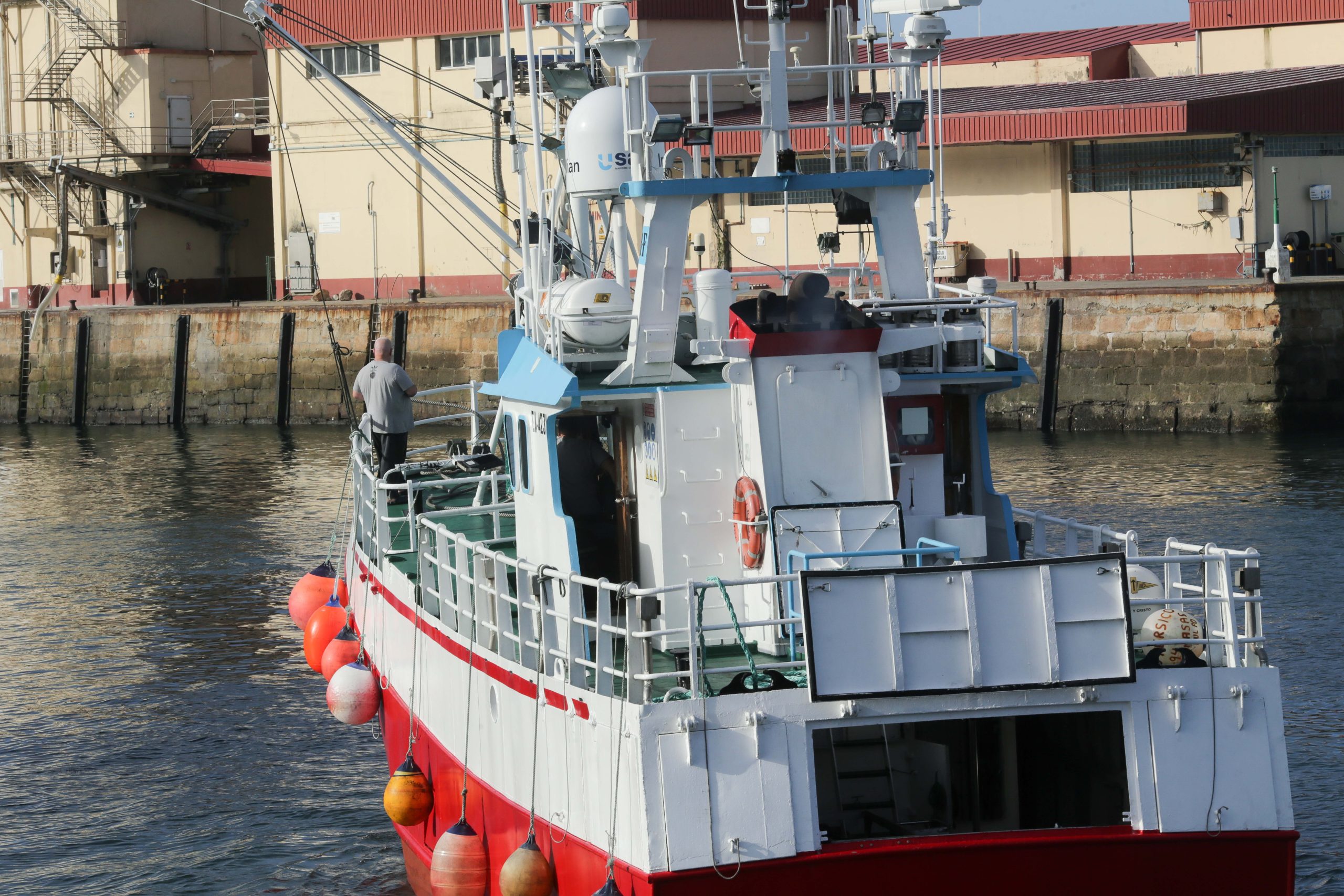 Economía.- (AMP) Bruselas pide eliminar la pesca de arrastre en todas las aguas protegidas de la UE para 2030