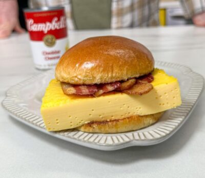 Este es el nuevo sándwich de sopa condensada de queso. ¿Te lo comerías?