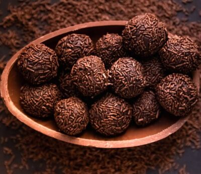 Cómo preparar brigadeiros, la receta brasileña de bombones de chocolate