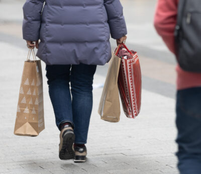 Economía.- Los consumidores gastan un 12% más en cada acto de compra durante la Navidad