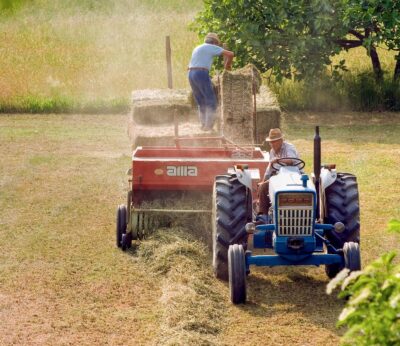 Economía.- Unión de Uniones pide que las explotaciones profesionales tengan prioridad en el Renove de maquinaria agraria