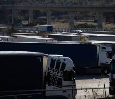 Economía.- CETM pide al Gobierno que actúe «de manera inmediata» ante la situación de los transportistas en Francia