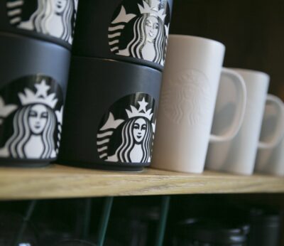 Economía/Empresas.- Starbucks gana un 19,8% más en su primer trimestre fiscal, hasta 945 millones