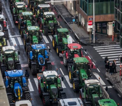 Economía.- Agricultores europeos piden garantizar precios justos para el campo en la gran tractorada en Bruselas