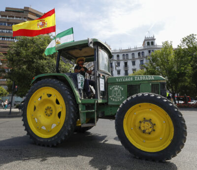 Economía.- Agricultores del Altiplano de Granada y Almería convocan  tractorada el 6 de febrero por la crisis del sector