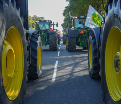 Economía.-(AM) Agricultores cifran en 15.000 personas la asistencia a la protesta en Sevilla que «paraliza» el campo