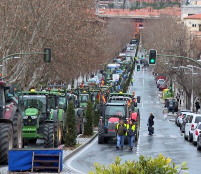 Economía.- Cerca de 300 tractores irrumpen en Toledo capital e intentan acceder al casco antigüo en una nueva protesta