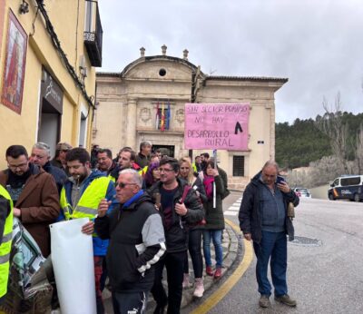 Economía.- Agricultores y ganaderos de Cuenca sustituyen el tractor por la cacerola para volver a mostrar su descontento