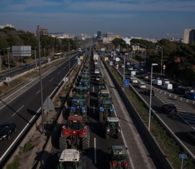 Economía.- Un millar de tractores se concentran este martes en Mercabarna, Port de Tarragona y Pontós (Girona)