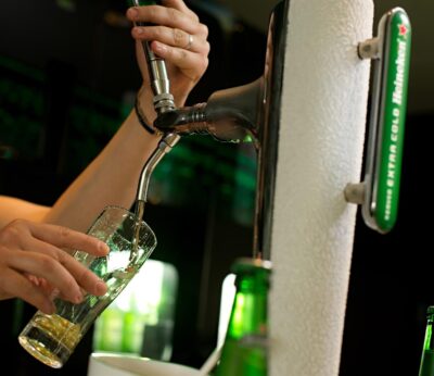 Economía/Empresas.- Heineken gana un 14% menos en 2023, hasta 2.304 millones