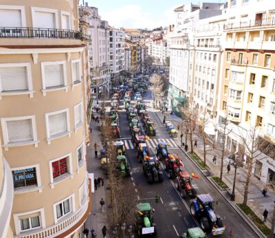 Economía.- Una tractorada recorre el centro de Santander este viernes reivindicando mejoras para el campo