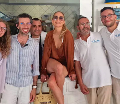 Jennifer Lopez enjoys the Italian dolce vita at the restaurant La Gavitella