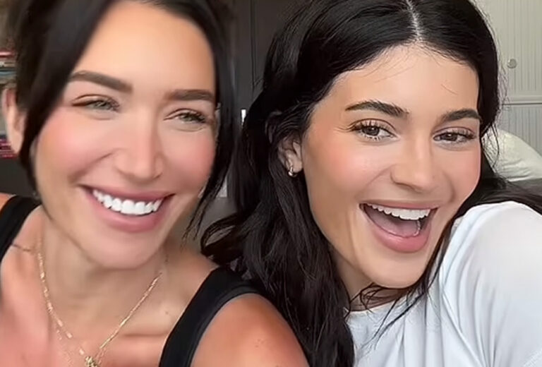 Kylie Jenner y Stassie Karanikolaou hacen una cata virtual de cookies y alitas