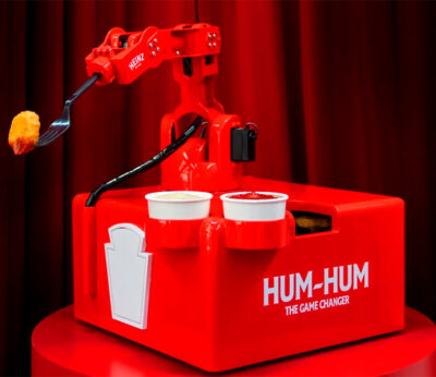 Heinz lanza un robot que moja snacks en salsas para los gamers