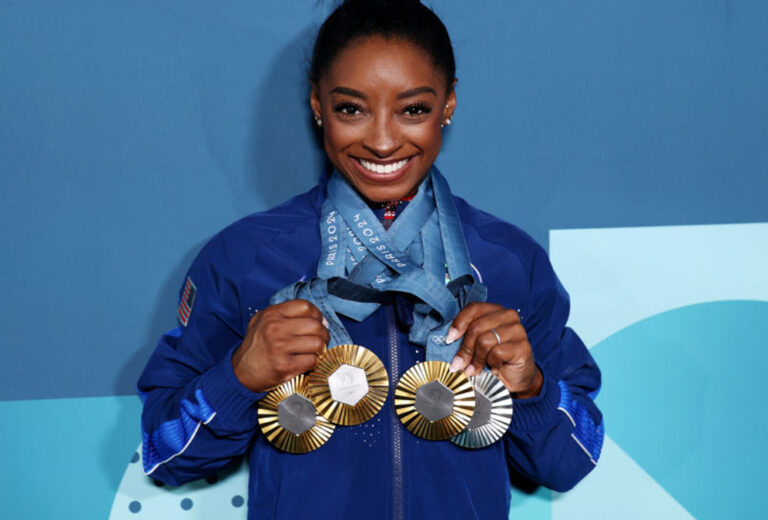 ‘26.000 por una botella de champán’: Simone Biles critica su reciente experiencia en un club parisino