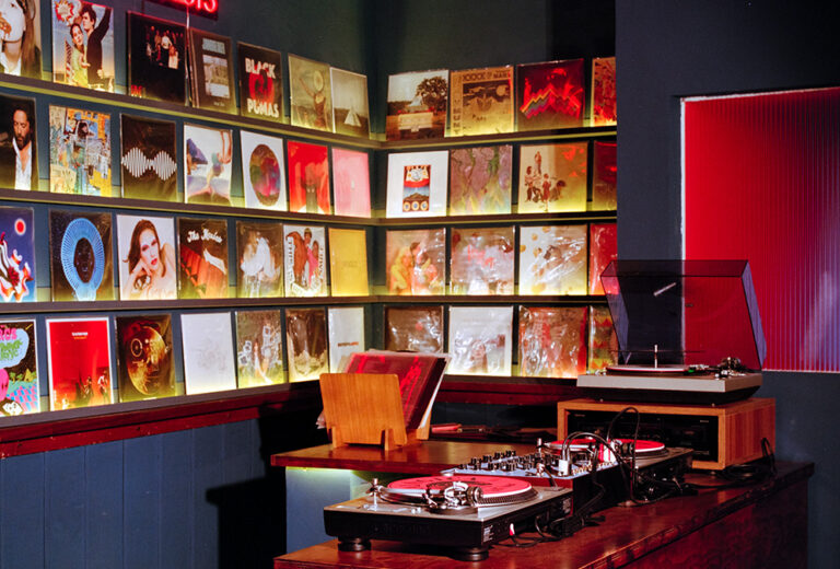 La Analógica is the new hi-fi bar that worships indie rock