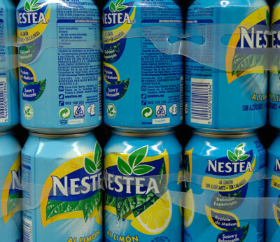 Nestlé y Damm ultiman un acuerdo para distribuir Nestea en España