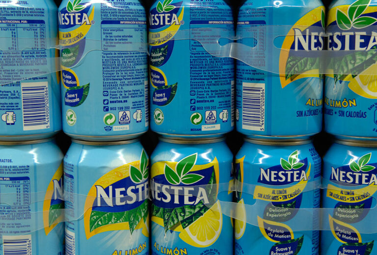 Nestlé y Damm ultiman un acuerdo para distribuir Nestea en España