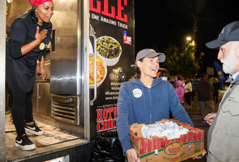 Jennifer Garner se une a WCK de Jose Andrés para alimentar a los damnificados de Los Ángeles