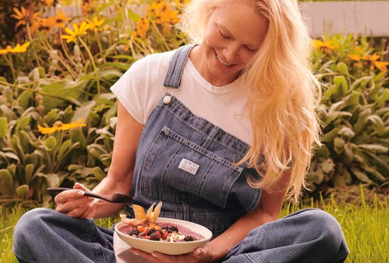 Pamela Anderson shares the recipe for an original vegan salad