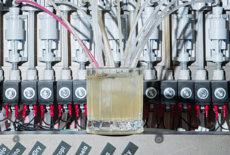 Macera reinventa la coctelería con un bar sin botellas