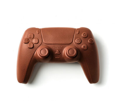 Jordi Roca recrea el mando de la PS5 en chocolate