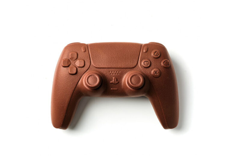 Jordi Roca recrea el mando de la PS5 en chocolate
